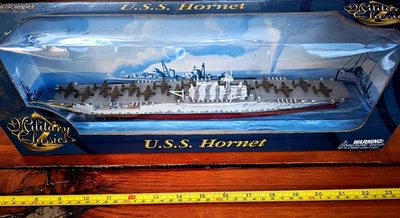 1/700 GEARBOX 军用经典压铸 美国 HORNET 带 Doolittle B25 Mitchell's — 第 1/4 张图片