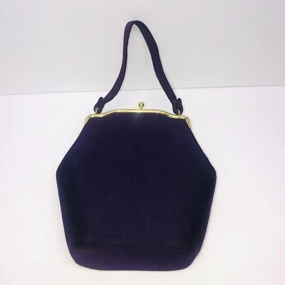 Bolso de mano pequeño de mezcla de lana púrpura con broche de estrás y asa corta Foto 1 de 4