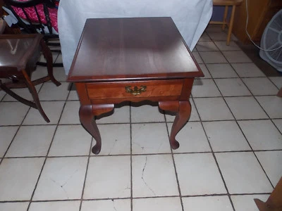 Cherry End Table / Side Table by Broyhill  (ET283) - Image 1 of 4