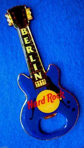 BERLÍN ALEMANIA AZUL GIBSON ABRIDOR DE BOTELLAS IMÁN DE GUITARRA Hard Rock Café no es un alfiler - Imagen 1 de 1