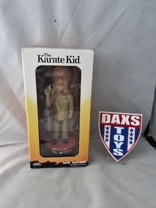 Karate Kid Wackelkopf Mr. Miyagi Icon Heroes Limited Edition  - Bild 1 von 11