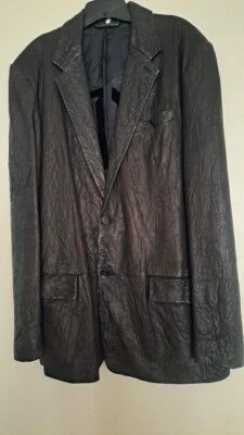 CHAQUETA JUICY CUTURE DE CUERO NATURAL PARA HOMBRE NEIMAN MAECUS $ 2500.00 Foto 1 de 4