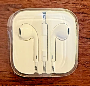 New Original Apple iPhone EarPods 3.5mm Headset Earphones Headphones UNOPENED - Photo 1 sur 3