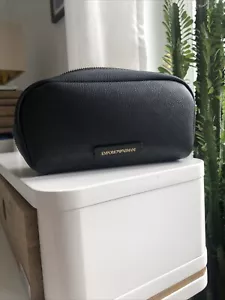 Emporio Armani Clutch Kosmetiktasche Neu PVC Schwarz Reißverschluss - Bild 1 von 10