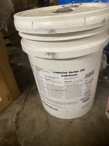 BRAND NEW castrol series 735 lubecon lubricant 5 GAL - Picture 1 of 3