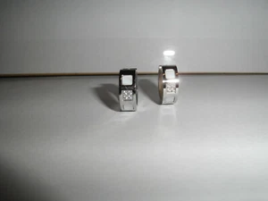 Klappcreolen  Edelstahl  hochglanzpoliert mit Zirkonia u. weißem Perlmutt - Picture 1 of 2