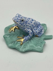 Herend Hungary Hand Painted Porcelain Frog Blue Fishnet On Green Lily Pad #5355 - Picture 1 of 17
