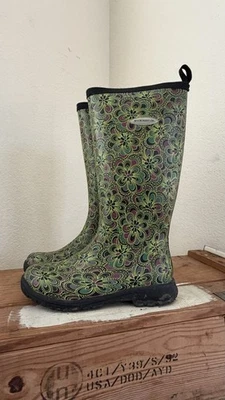 Muck Boot Co green, waterproof Colorful Floral Women’s Size 10 - Image 1 of 4