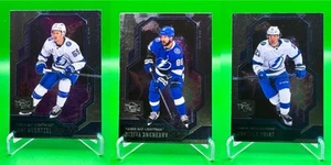 Lote de 3 cartas del equipo SkyBox Metal Universe Hockey Tampa Bay Lightning 2024-25 - Imagen 1 de 8
