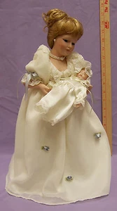 Avon Porcelain Doll Dolls Mother & Child 2000 White Gown Display Stand & Case - Picture 1 of 1