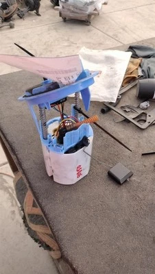 FUEL PUMP 2012-2018 MERCEDES-BENZ CLS550 - Imagem 1 de 4