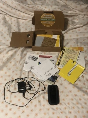 Teléfono abatible LG 440G en perfecto estado de TracFone GPLG440GB Foto 1 de 4