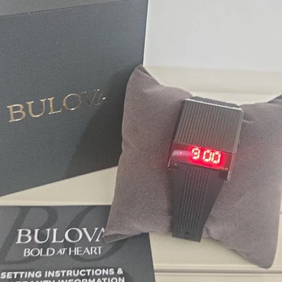 Reloj digital para hombre Bulova Computron negro rojo LED 98C135 — Pantalla de tienda Foto 1 de 4