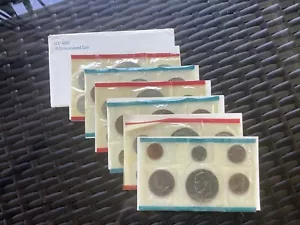 1776-1976 SET A PROVA DI MONETE BICENTENARIO 4 STRISCE BLU, 4 SET STRISCE ROSSE (8 FOGLI) - Foto 1 di 6