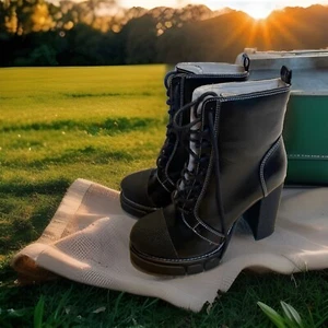 Strukturierte klobige schwarze Stiefeletten Größe 4 Public Desire - Bild 1 von 7