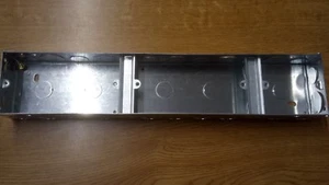 Niglon verzinktes Metall Rückbox 35 mm tief 2+2+1 2 x doppelt & 1 einzeln - Bild 1 von 1