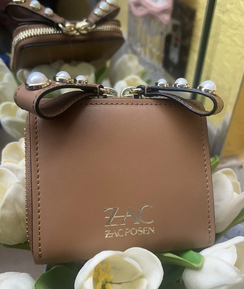 全新无标签 Zac Posen Eartha 拉链小号皮革钱包 带珍珠口音 骆驼 — 第 1/4 张图片