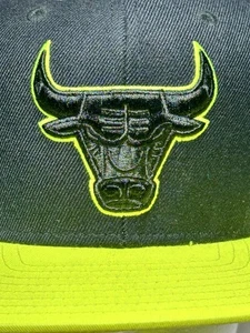 Chicago Bulls Adidas Basketball Herrenmütze verstellbar Druckknopflasche schwarz/neon limette - Bild 1 von 7