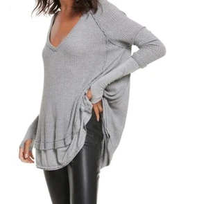 Top térmico We the Free People Laguna para mujer talla M gris gran tamaño agujeros para los pulgares - Imagen 1 de 11