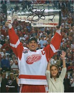 Steve Yzerman Detroit Red Wings Signed 8x10 Raising Cup Photo