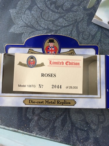 VANS OXFORD DIE CAST.Roses Marmalde Van Edizione Limitata n.2044