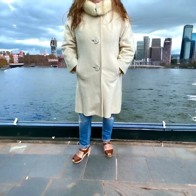 Abrigo de piel crema vintage años 50 60 para mujer cuello S-M botones grandes mafia esposa LEER Foto 1 de 4