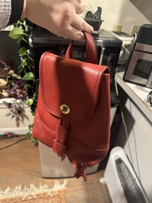Mochila de día Coach Vintage 9960 de cuero rojo con cordón Foto 1 de 4