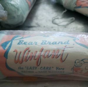 Vintage Bear Brand Winfant Yarn New Old Stock 7 Skeins 100% Acrylic - Picture 1 of 3