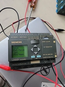 SIEMENS LOGO! 6ED1052-1MD00-0BA5 6ED1 052-1MD00-0BA5 LOGIKMODUL FS: 02 + Relay - Picture 1 of 4