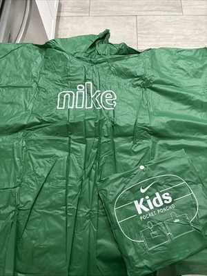Poncho Nike verde juvenil con bolsillo para lluvia talla única para la mayoría de los unisex Foto 1 de 4