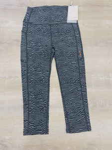Icebreaker NWT Merino Wool Blend NEW Capri Small Black & White Fit - Picture 1 of 17