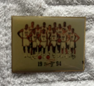 1994 USA BASKETBALL DREAM TEAM II - VINTAGE SPIELER PIN - Bild 1 von 1