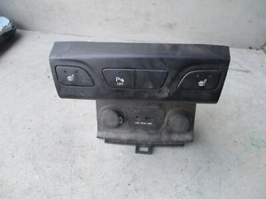 HYUNDAI IX35 2015 1.7 PUERTO USB 12V E INTERRUPTOR TÉRMICO 933102Y800TAN - Imagen 1 de 4