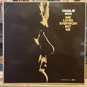 [COUNTRY]~EXC LP~CHARLIE RICH~She Loved Everybody But Me~[1974~RCA]~UK Import~ - Picture 1 of 5