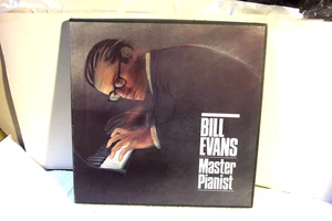 BILL EVANS 3 LP SET "Master Pianist" 1983 BUCH DES MONATS in STEREO - NM - Bild 1 von 2