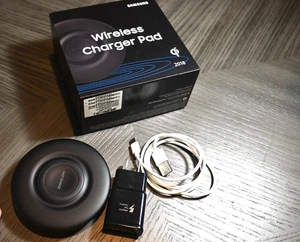 Samsung Wireless Charger Pad 2018 schwarz EP-3100 - Bild 1 von 10