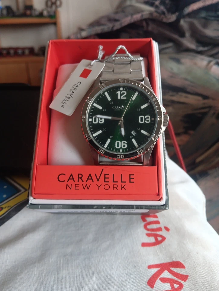 Reloj Caravelle New York by Bulova 43B129 para hombre esfera verde cuarzo fecha Foto 1 de 1