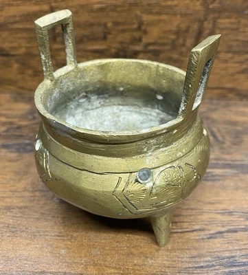 Antiguo plato de incienso chino - diseño de símbolo zen - reliquia de latón macizo pesado Foto 1 de 4