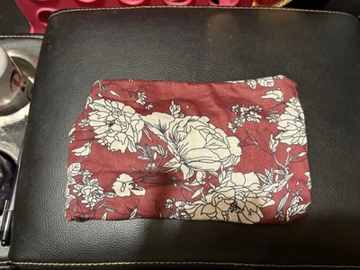 New Headband Maroon And Tan Flower Pattern  - Image 1 of 2