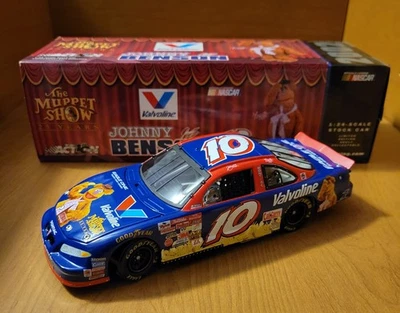 2002 Action 1:24 Johnny Benson #10 Muppet Show 25 Years Fozzie Bear Valvoline - Image 1 of 4