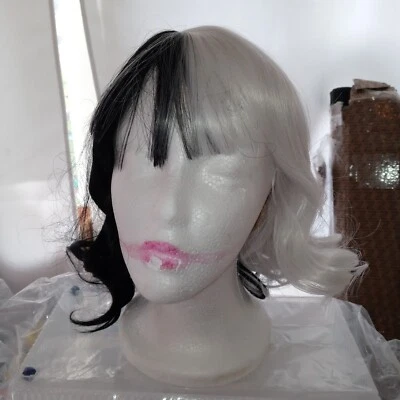 Peluca de Pelo Cruella De Vil Blanco y Negro Peluca Cosplay Disfraz Blanco y Negro  Foto 1 de 4