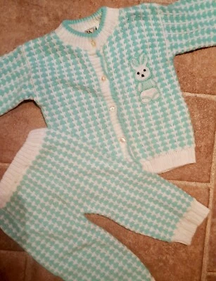 Prezioso set vintage Tuti Fruiti bambino verde acqua e bianco con maglione coniglietto con pantaloni 6/9 mesi - Immagine 1 di 4