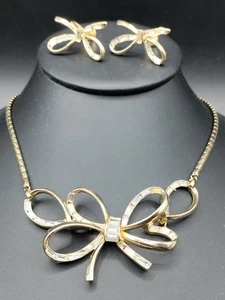 Collana con fiocco Binder Bros Bros Bros con orecchini - Foto 1 di 10
