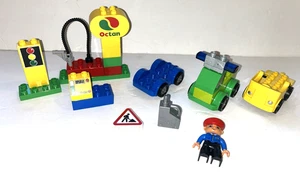 Lotto pompa figure Lego Duplo Octon Gas Starion Cars - Foto 1 di 9