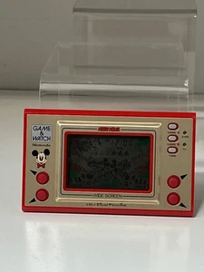 Juego y reloj Nintendo 1981 pantalla ancha Mickey Mouse casi como nuevo funcionando - Imagen 1 de 17