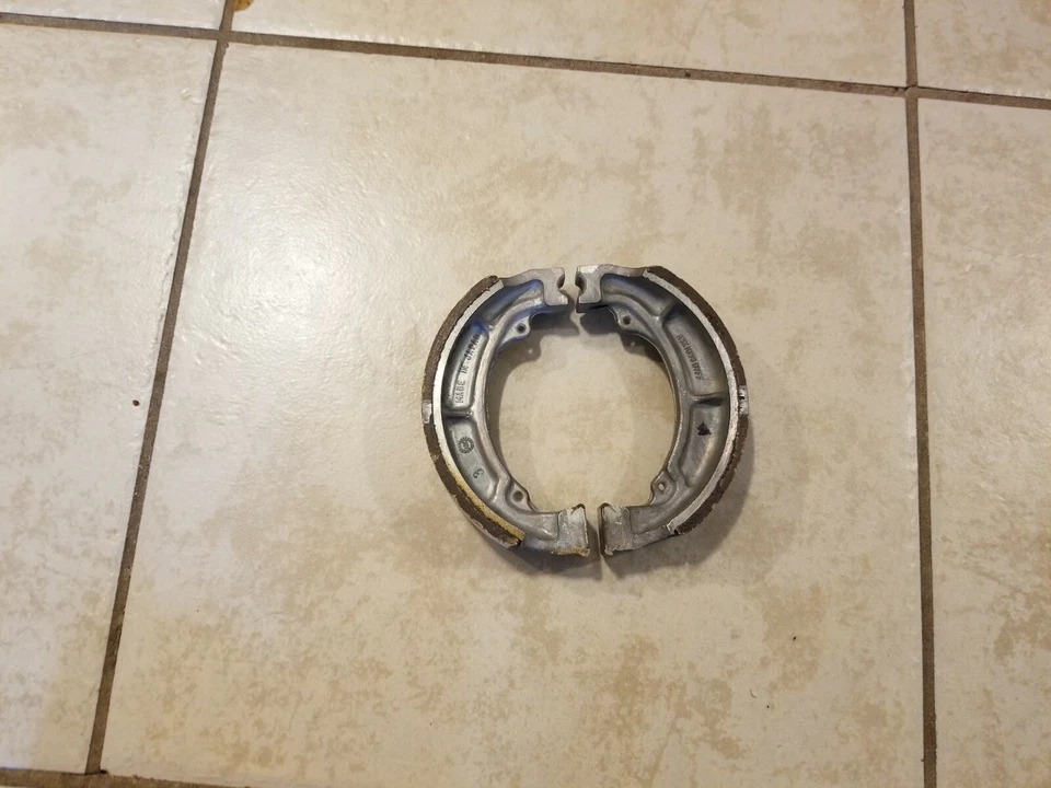 Zapatas de freno Kawasaki kdx 175 OEM nos 41048-1015 Foto 1 de 3
