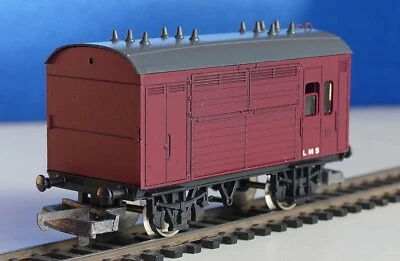 Lima 305626 LMS Horse Box in Maroon Livery, Excellent, Boxed - Image 1 of 4