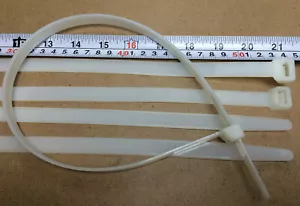 Cravatta in nylon naturale resistente multi quantità 540 mm x 12,7 mm - Foto 1 di 2