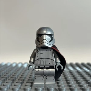 LEGO Star Wars Minifigure sw0904 Captain Phasma (Pointed Mouth) from 75201 - 1U - Picture 1 of 2