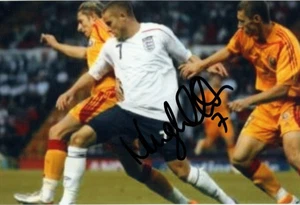 INGLATERRA, LOBOS Y STOKE: FOTO DE ACCIÓN FIRMADA POR MICHAEL KIGHTLY 6x4 + certificado de autenticidad - Imagen 1 de 1